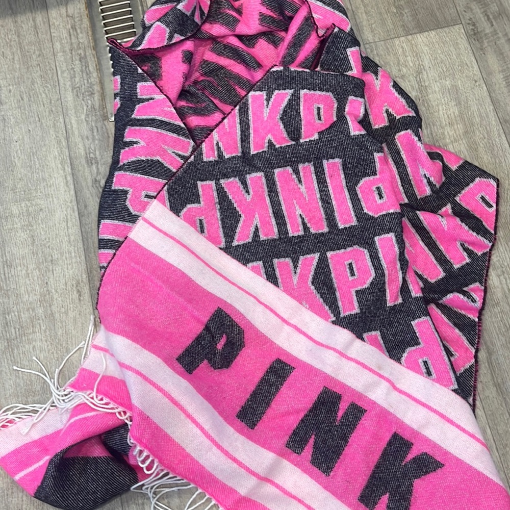 Vs pink and black wrap